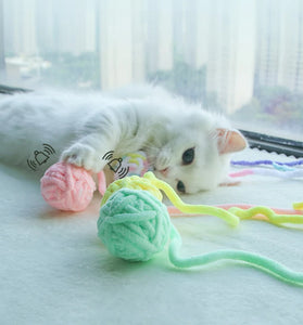MADDEN Colorful Yarn Balls with Bell - Interactive Cat Chew Toy