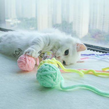 MADDEN Colorful Yarn Balls with Bell - Interactive Cat Chew Toy